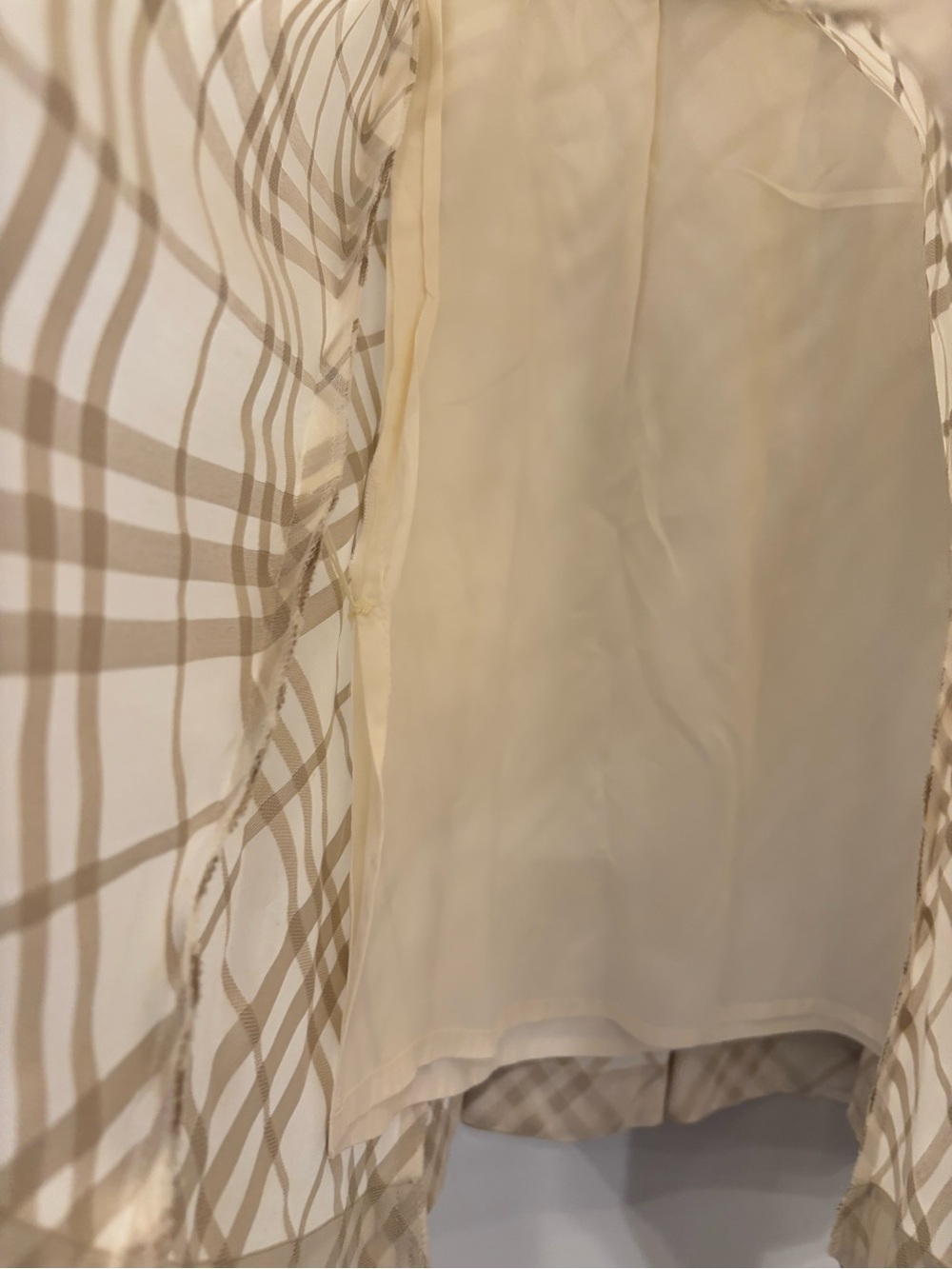 Burberry Cream and Beige Plaid Circle Skirt Made in Japan Size 42 - Picture 8 of 13